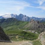 Blick auf den Pordoi Joch. Links die Marmolada