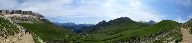was für ein schönes Breitbildfoto auf dem Weg zum Rifugio Fredarola. Sella-, Tofane Gruppe, Padonkamm und Marmolada