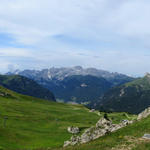 schönes Breitbildfoto mit Catinaccio-, Antermoia- und Vajolet Gruppe mit dem Rosengarten und Langkofel