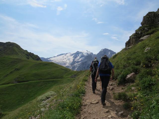 auf dem Weg zum Rifugio Fredarola. Im Hintergrund die Marmolada