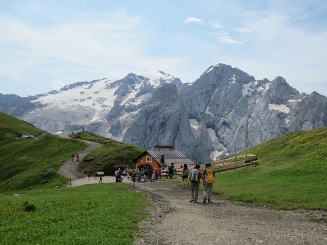 wir haben den Rifugio Fredarola erreicht 2394 m.ü.M. gerade richtig zur Mittagszeit