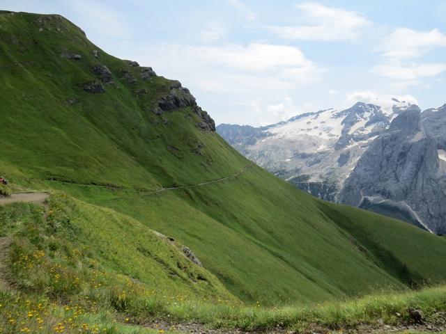 wir wandern nun auf dem alten ladinischen Saumpfad (Viàl del Pan-Brotweg) Richtung Rifugio Viel del Pan