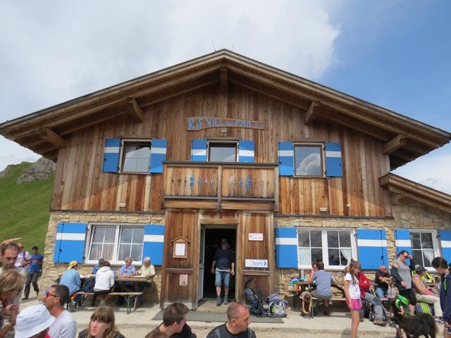 nach 8 km, 4 Std, 400m aufwärts und 840m abwärts, erreichen wir den Rifugio Viel dal Pan