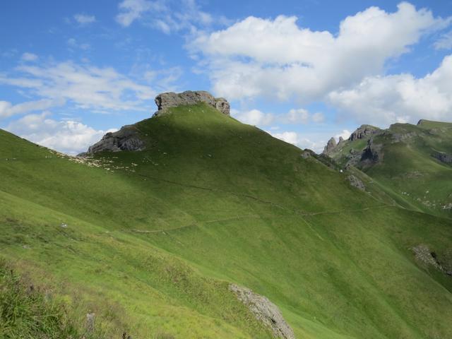 Blick auf Padonkamm. Vor Hunderten Milionen Jahren entstand dieser Kamm aus unter Wasser ausgeworfener Lava