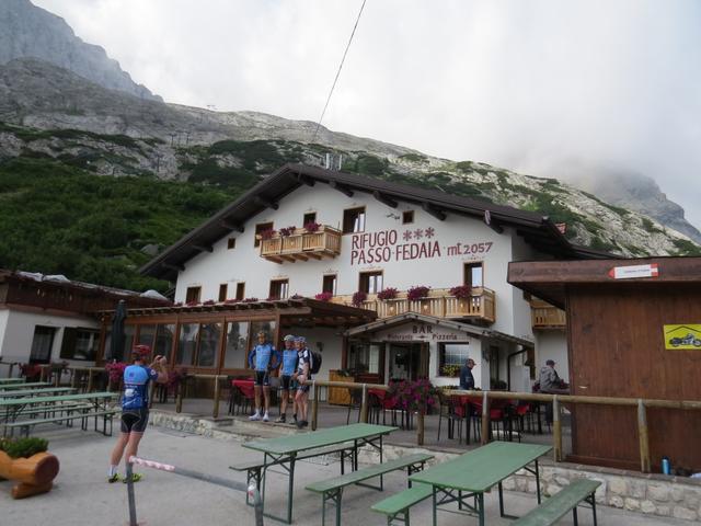 wir haben den Rifugio Passo Fedaia 2056 m.ü.M. erreicht