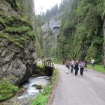 ab Malga Ciapela führt uns der Traumpfad durch die Sottoguda-Schlucht und kostet 2€. Jetzt muüssen sogar Wanderer Maut bezah