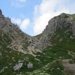 auf dem Weg zur Forcella Coldai. Sie befidnet sich zwischen der Cima di Coldai und dem Civetta-Massiv