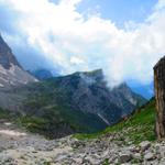 weit vorne kurz unterhalb vom Cima di Col Rean sieht man schon den Rifugio Tissi