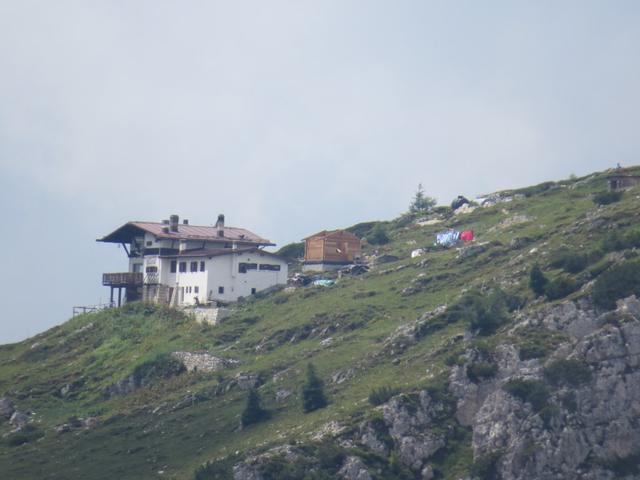 Rifugio Tissi herangezoomt. Es ist noch ein weiter Weg bis zur Hütte