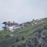 Rifugio Tissi herangezoomt. Es ist noch ein weiter Weg bis zur Hütte