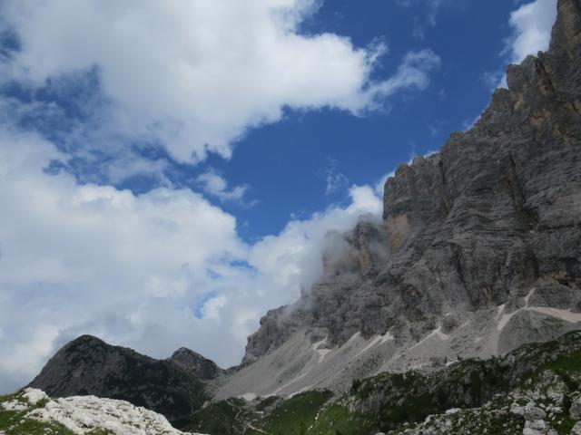 weit vorne gut ersichtlich die Forcella Colda