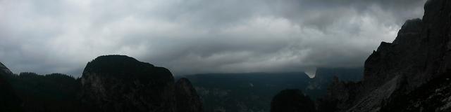 Breitbildfoto gut ersichtlich den Übergang vom Rifugio Tissi