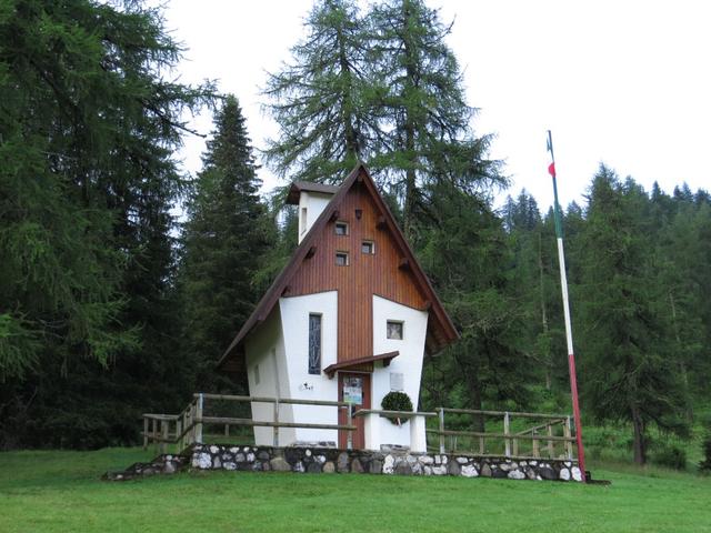 Besuch bei der kleinen Kapelle beim Passo Duran
