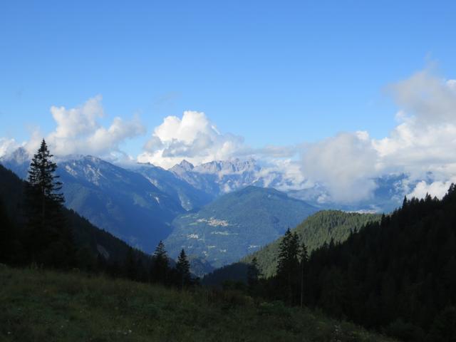 was für ein Ausblick. Tief im Tal unten liegt Agordo