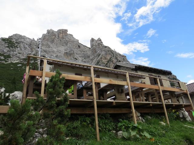 wir haben den Rifugio Pramperet 1857 m.ü.M. erreicht. Das Wetter schlägt um. Wir können keine Rast im Rifugio einlegen