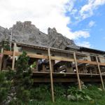 wir haben den Rifugio Pramperet 1857 m.ü.M. erreicht. Das Wetter schlägt um. Wir können keine Rast im Rifugio einlegen