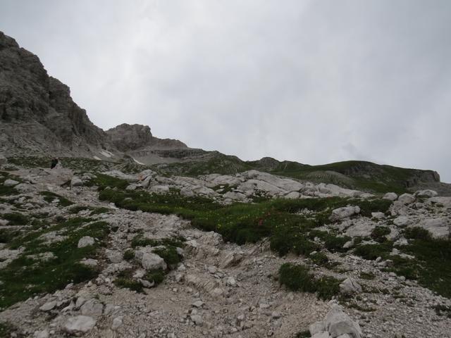 Blick vom Portéla dei Pezedèi 2097 m.ü.M. zu den beiden Forcella de Zita (Sud & Nord)