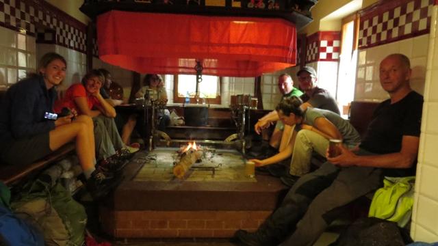 die sehr schöne Ecke mit offenem Feuer im Restaurant alla Stanga