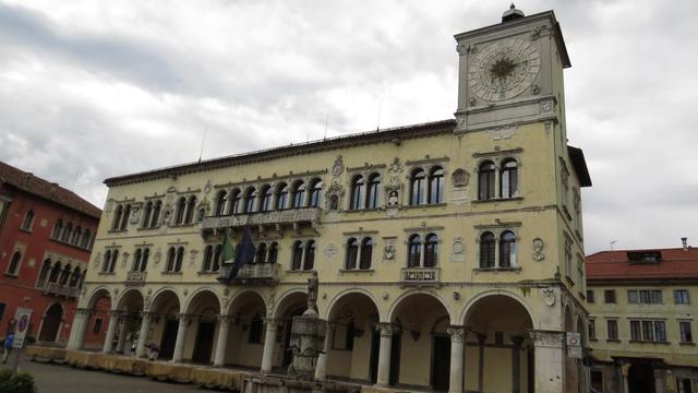 bei der schönen Piazza del Duomo