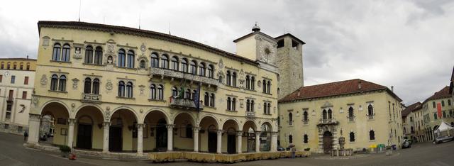 Breitbildfoto von der Piazza del Duomo