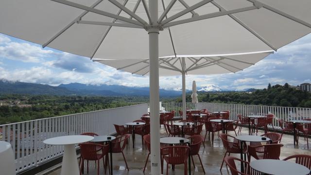 die schöne Terrasse vom Hotel Astor