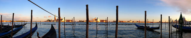 Breitbildfoto von der Piazza San Marco aus gesehen auf den Canale Grande und die Insel San Giorgio Maggiore