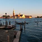 Breitbildfoto von der Piazza San Marco aus gesehen auf den Canale Grande und die Insel San Giorgio Maggiore