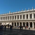 der vom übrigen Platz abgesetzte Teil zwischen Dogenpalast, Biblioteca Marciana und Lagune wird Piazzetta San Marco genannt
