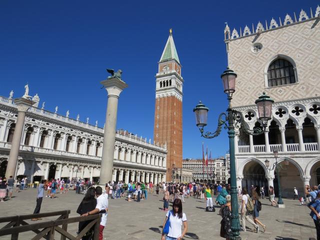 Biblioteca Marciana, San Todaro und Markuslöwe-Statue, Campanile, Piazzetta und Dogenpalast