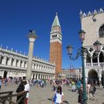 Biblioteca Marciana, San Todaro und Markuslöwe-Statue, Campanile, Piazzetta und Dogenpalast