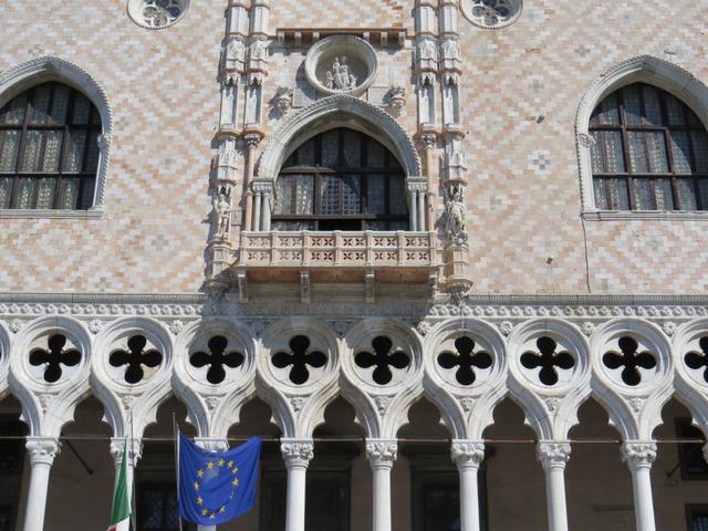 der Dogenpalast (Palazzo Ducale) in Venedig war seit dem 9. Jahrhundert Sitz des Dogen