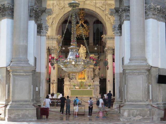 nach der Beendigunge einer Pestepidemie wurde 1630 diese Kirche erbaut