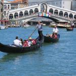 die Rialto Brücke wurde wischen 1588 und 1591 erbaut