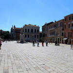 schönes Breitbildfoto von einem campo. So heissen die Plätze in Venedig. Es gibt nur ein Platz in Venedig, der Markusplatz