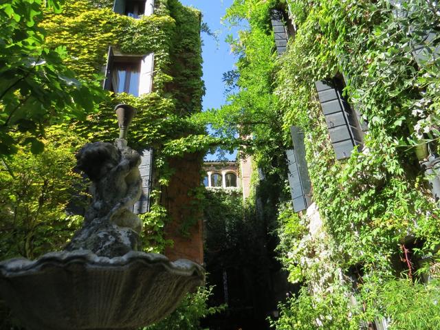 das Hotel Flora besitzt ein schöner romantischer Garten