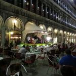 beim Ristorante Quadri auf dem Markusplatz hörten wir gespannt der Musik zu