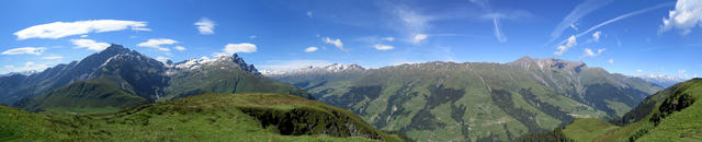 super schönes Breitbildfoto mit Blick zum Piz Beverin, Bruschghorn, Verdushorn, Piz Tömul, Tällihorn und Piz Fess