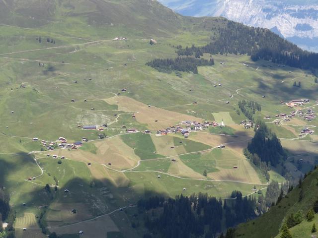 Tiefblick nach Tenna im Safiental