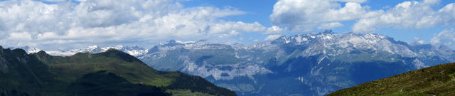 sehr schönes Breitbildfoto mit Blick zu den Tschingelhörner, Piz Sardona und Ringelspitz