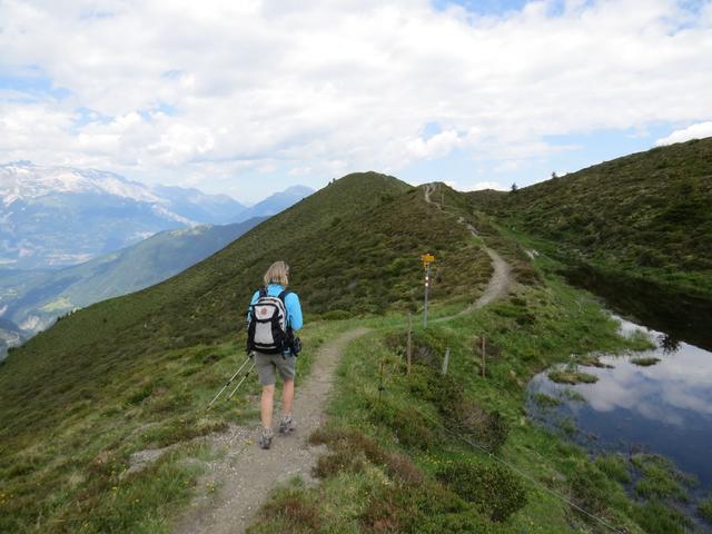 wir haben den Tguma verlassen und wandern nun alles am Grat entlang. Hier bei Punkt 2099 m.ü.M.