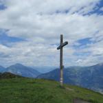 Gipfelkreuz auf der Präzer Höhi 2120 m.ü.M. einfach gewaltig von so einem kleinen Hügel so eine Aussicht