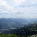 Breitbilfoto mit Blick auf das Simmental. Leider ist das Wetter nicht mehr so schön