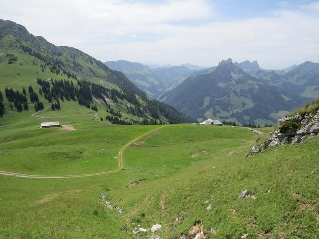 Blick von Punkt 1899 m.ü.M. auf die Alphäuser von Rohrbode