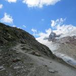 der Bergweg ist weiterhin einfach und nicht ausgesetzt