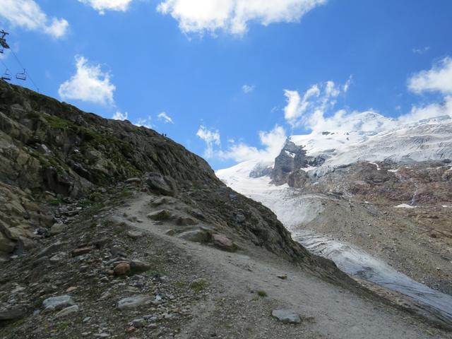 der Bergweg ist weiterhin einfach und nicht ausgesetzt