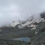 Blick auf die kleine Senke unterhalb vom  Chessjengletscher und der Britanniahütte