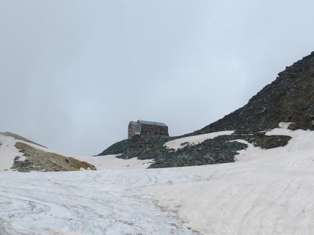 Blick hinauf zur Britanniahütte