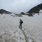 um zur Britanniahütte zu gelangen muss man nun wieder den Chessjengletscher überqueren. Die Hütte gibt einem die Richtung an