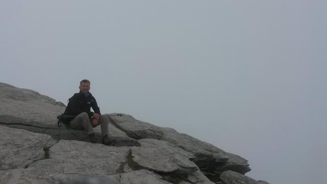 Franco auf dem Gipfel vom Klein Allalin 3070 m.ü.M. leider ist die Sicht nicht so schön