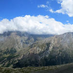 schönes Breitbildfoto mit Blick auf das Saasertal